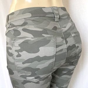 WIT & WISDOM Jeans Tummy Control Size 6  Ankle Skimmer Camouflaged Print NWOT